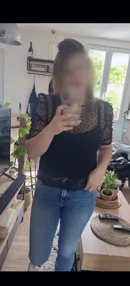 Melina, 34