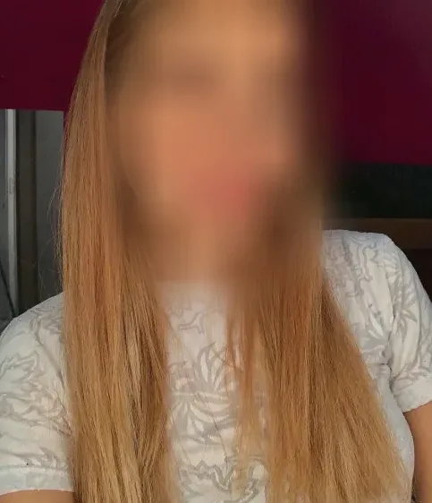 Neele, 24