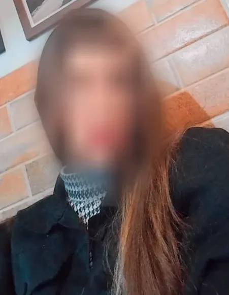 Viktoria, 25
