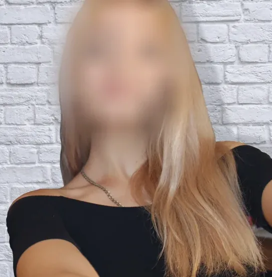 Zeynep, 24