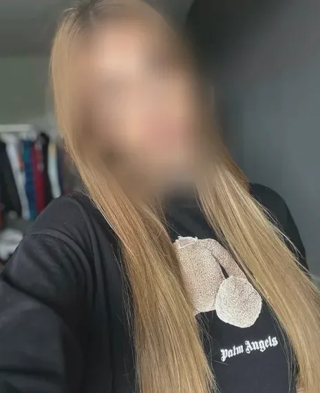 Andrea, 28